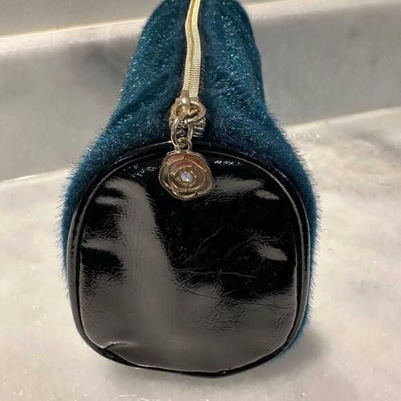 NWOT Lancome Deep Blue Fuzzy Faux Fur Cosmetic Toiletry Make-Up Bag Size 8 x 6 - Picture 3 of 4